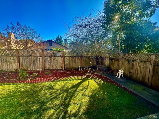 10845 Rio Ruso Dr, Windsor, CA 95492