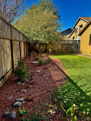 10845 Rio Ruso Dr, Windsor, CA 95492