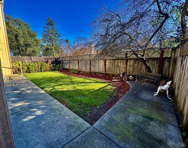 10845 Rio Ruso Dr, Windsor, CA 95492