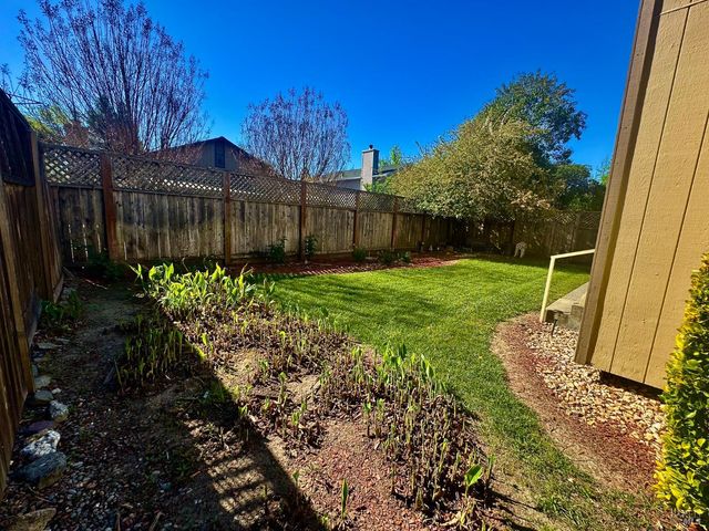 10845 Rio Ruso Dr, Windsor, CA 95492