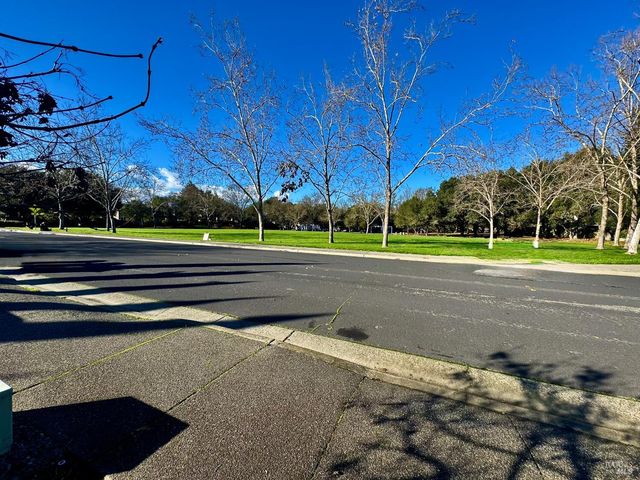 10845 Rio Ruso Dr, Windsor, CA 95492