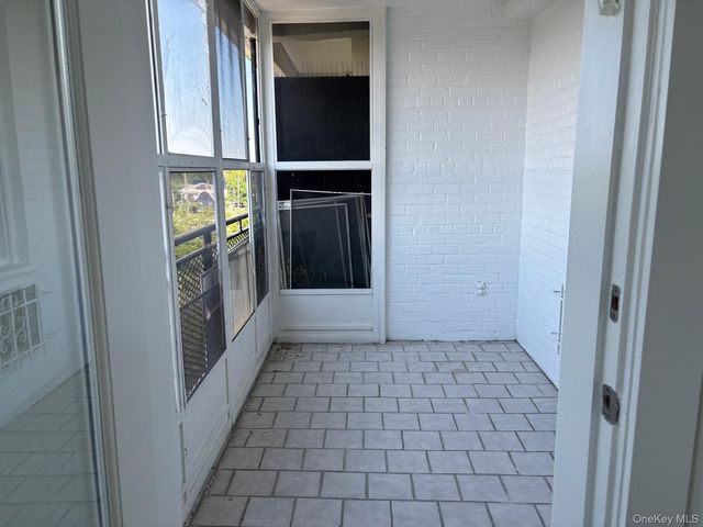 833 Central Avenue 5B, Far Rockaway, NY 11691