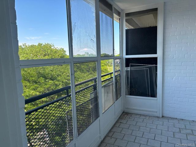 833 Central Avenue 5B, Far Rockaway, NY 11691