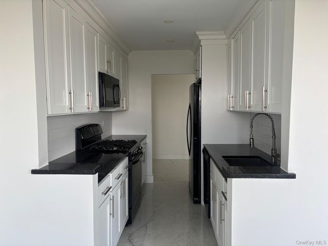 833 Central Avenue 5B, Far Rockaway, NY 11691