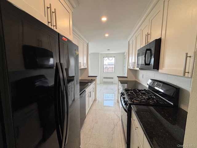 833 Central Avenue 5B, Far Rockaway, NY 11691