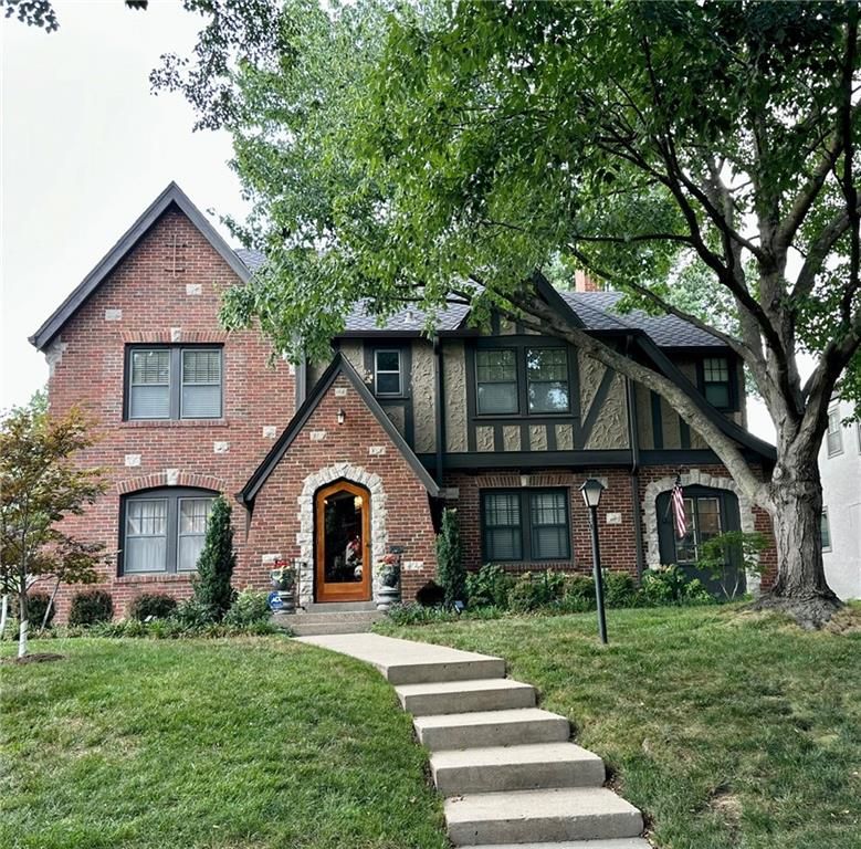 642 Romany Road, Kansas City, MO 64113