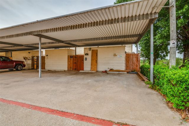34 E Mountain Lane, Grand Prairie, TX 75052