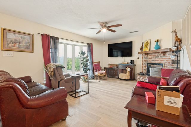 34 E Mountain Lane, Grand Prairie, TX 75052