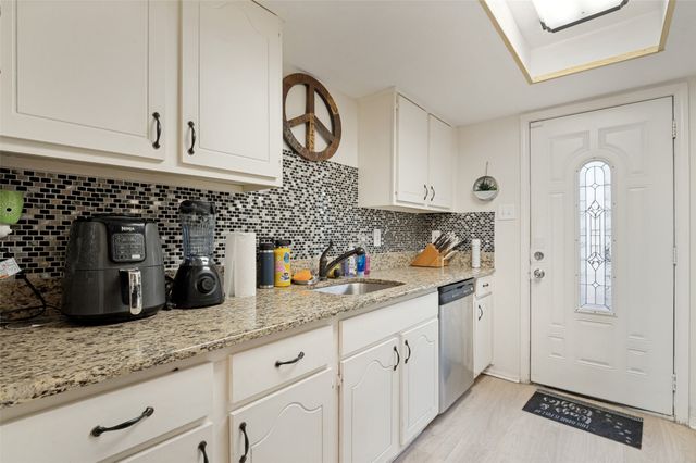 34 E Mountain Lane, Grand Prairie, TX 75052