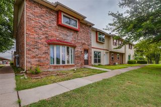 34 E Mountain Lane, Grand Prairie, TX 75052