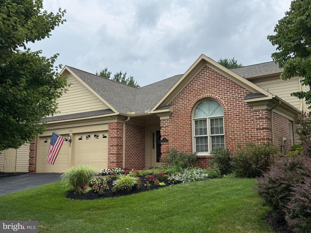 122 ALMOND DR, Hershey, PA 17033