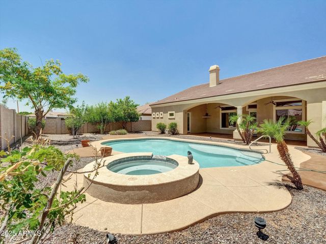 8031 W MORTEN Avenue, Glendale, AZ 85303
