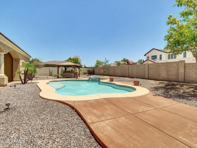 8031 W MORTEN Avenue, Glendale, AZ 85303