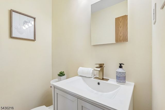 56 Birch Run Dr, Piscataway Twp., NJ 08854