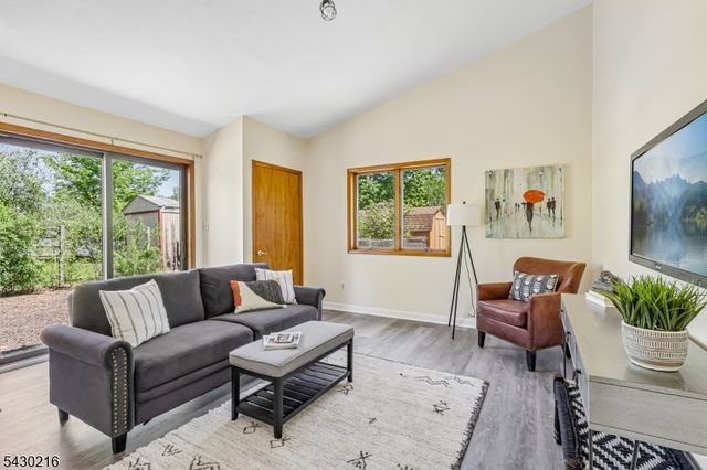 56 Birch Run Dr, Piscataway Twp., NJ 08854