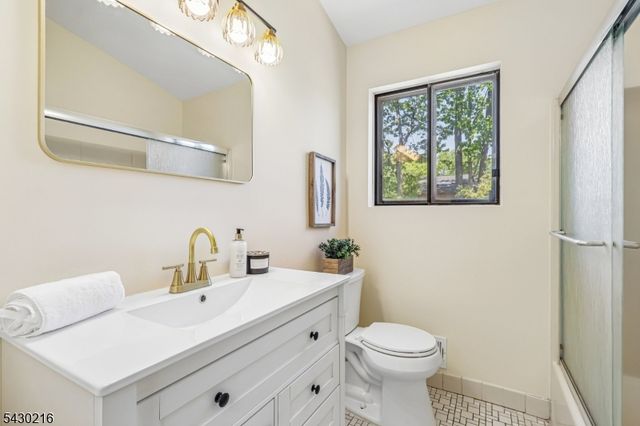 56 Birch Run Dr, Piscataway Twp., NJ 08854