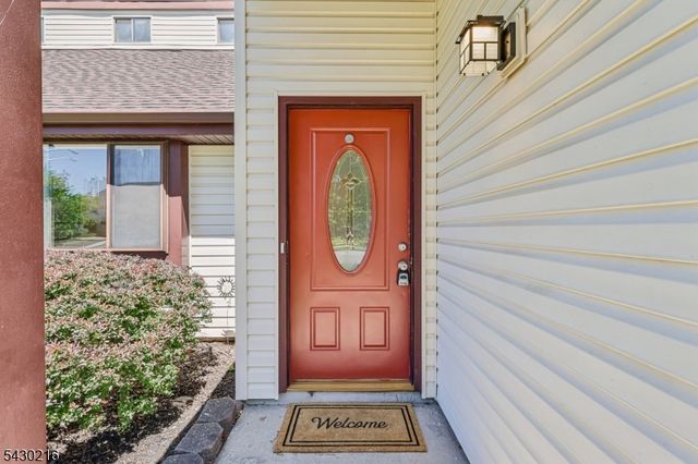 56 Birch Run Dr, Piscataway Twp., NJ 08854