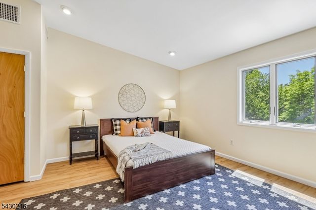 56 Birch Run Dr, Piscataway Twp., NJ 08854