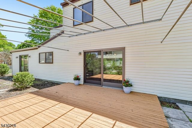 56 Birch Run Dr, Piscataway Twp., NJ 08854