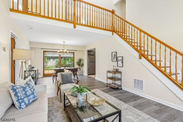 56 Birch Run Dr, Piscataway Twp., NJ 08854