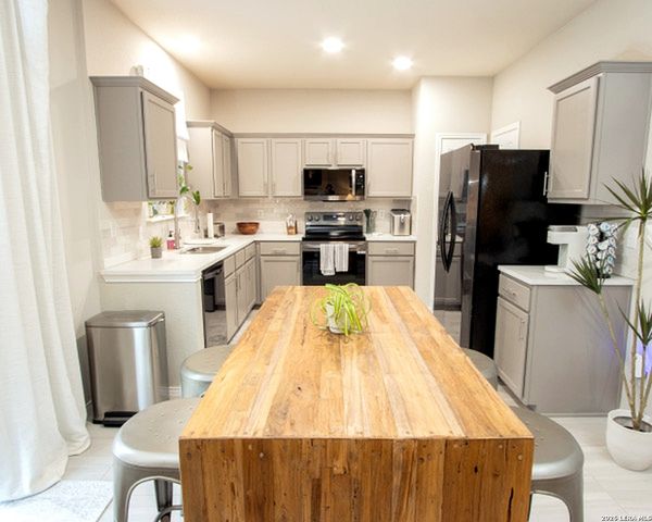 26807 SPARROW RDG, San Antonio, TX 78261