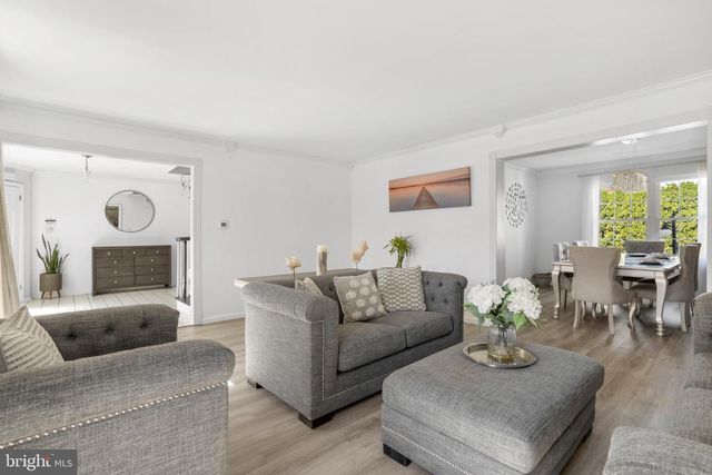 5 GREENLEIGH CIR, Sewell, NJ 08080