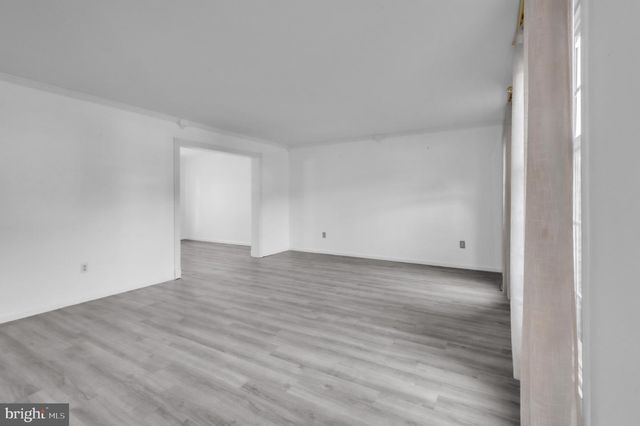 5 GREENLEIGH CIR, Sewell, NJ 08080