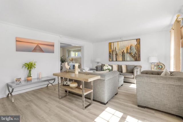 5 GREENLEIGH CIR, Sewell, NJ 08080