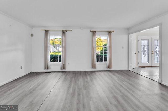 5 GREENLEIGH CIR, Sewell, NJ 08080