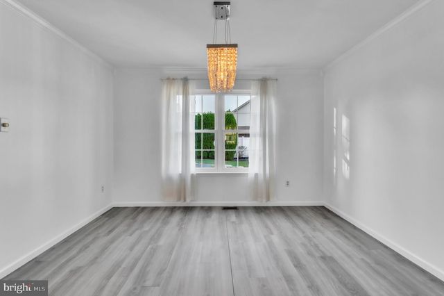 5 GREENLEIGH CIR, Sewell, NJ 08080