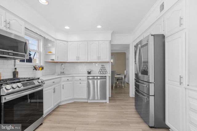 5 GREENLEIGH CIR, Sewell, NJ 08080