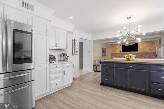 5 GREENLEIGH CIR, Sewell, NJ 08080