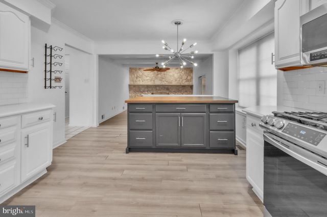 5 GREENLEIGH CIR, Sewell, NJ 08080