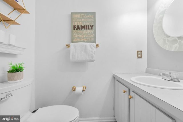 5 GREENLEIGH CIR, Sewell, NJ 08080