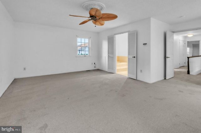 5 GREENLEIGH CIR, Sewell, NJ 08080