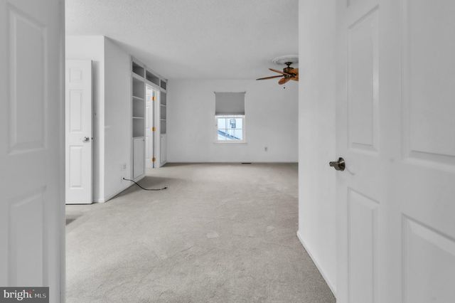 5 GREENLEIGH CIR, Sewell, NJ 08080