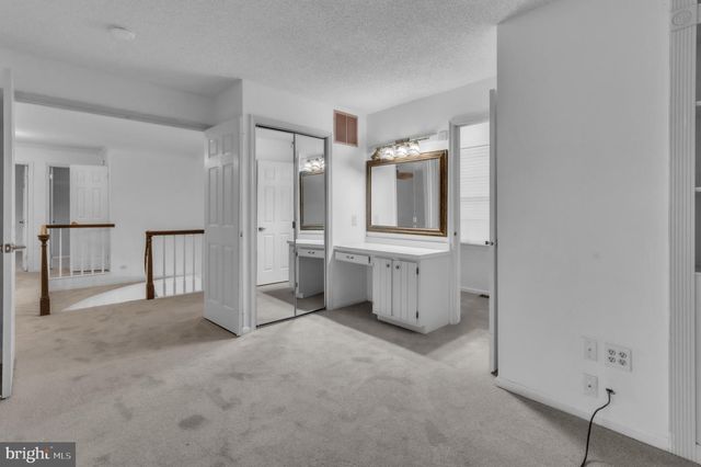 5 GREENLEIGH CIR, Sewell, NJ 08080