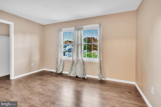 5 GREENLEIGH CIR, Sewell, NJ 08080