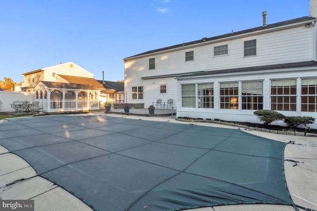 5 GREENLEIGH CIR, Sewell, NJ 08080