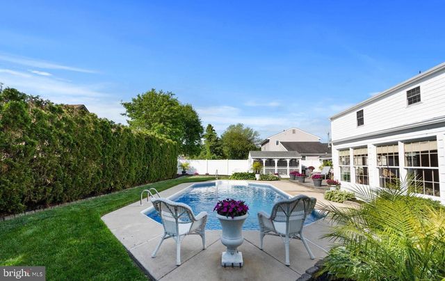 5 GREENLEIGH CIR, Sewell, NJ 08080