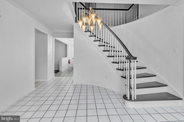 5 GREENLEIGH CIR, Sewell, NJ 08080