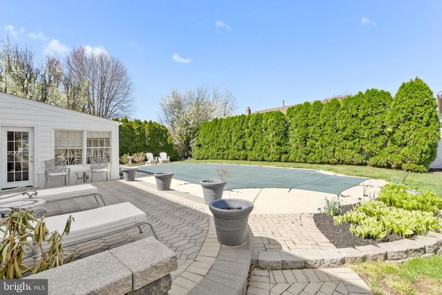 5 GREENLEIGH CIR, Sewell, NJ 08080