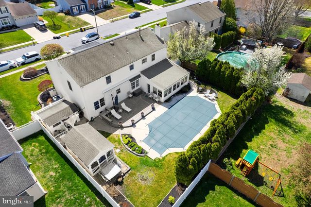 5 GREENLEIGH CIR, Sewell, NJ 08080