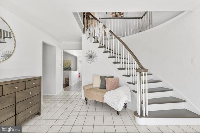 5 GREENLEIGH CIR, Sewell, NJ 08080