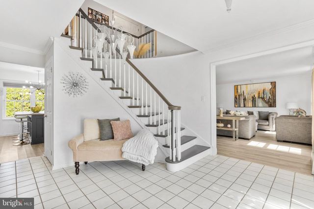 5 GREENLEIGH CIR, Sewell, NJ 08080