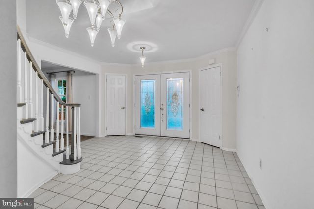 5 GREENLEIGH CIR, Sewell, NJ 08080