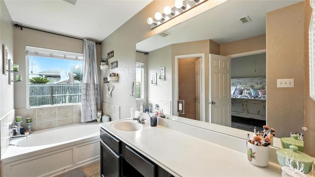 427 Roadrunner Ave, New Braunfels, TX 78130