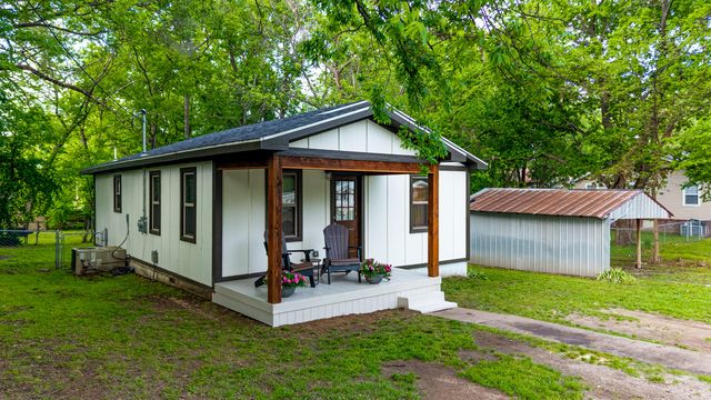 307 W 5th Street, Grove, OK 74344