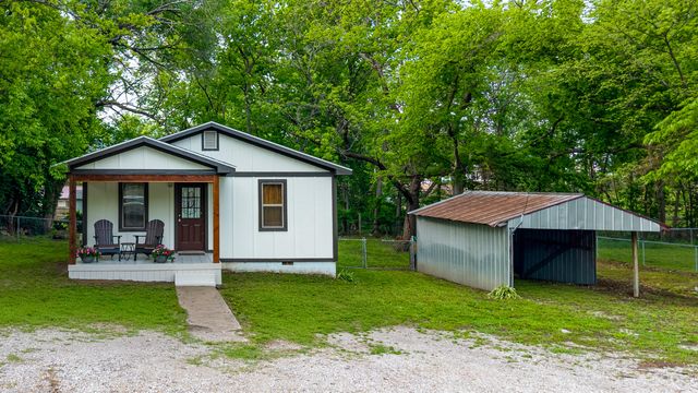 307 W 5th Street, Grove, OK 74344