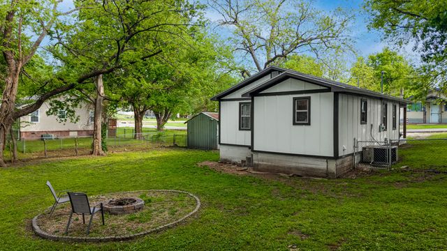 307 W 5th Street, Grove, OK 74344